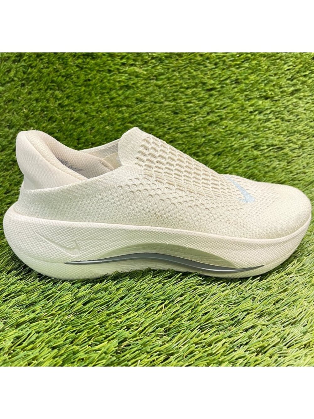 Nike Reina EasyOn Womens Size 7 Cream Athletic Running Slip On Shoes Sneakers